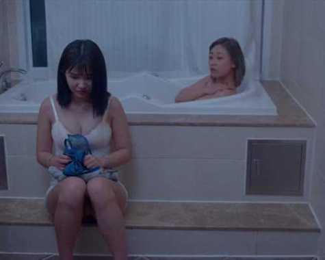 Chị Em Hoang Dã Bên Dòng Sông Tình Dục